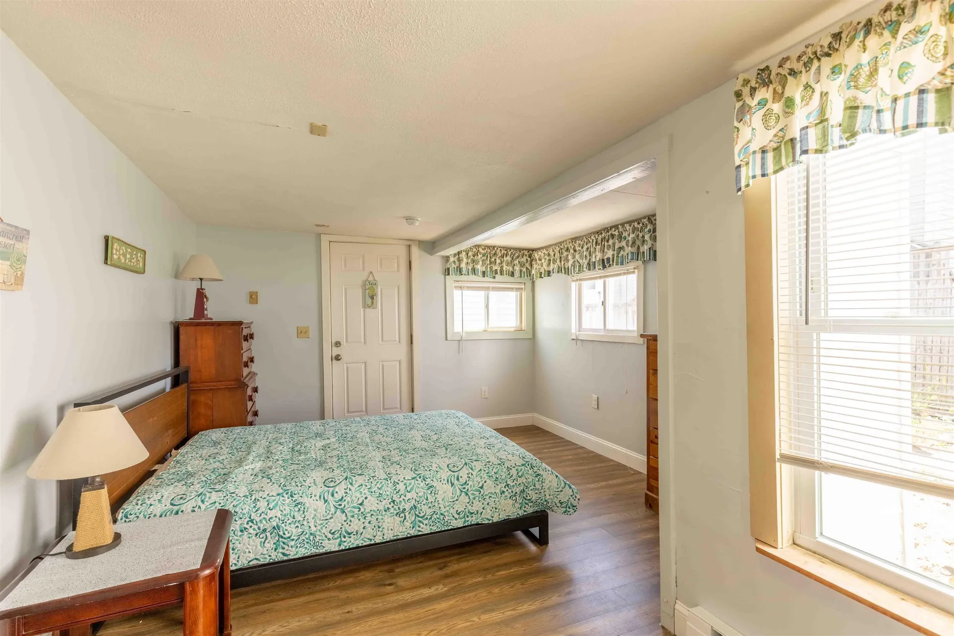 19 F Street Hampton NH 03842