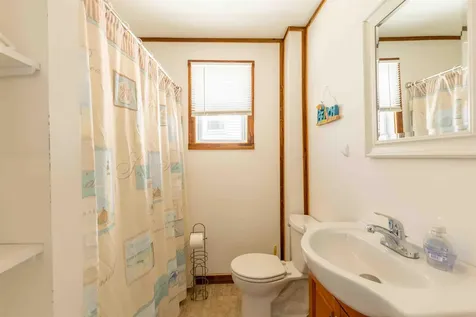 19 F Street Hampton NH 03842