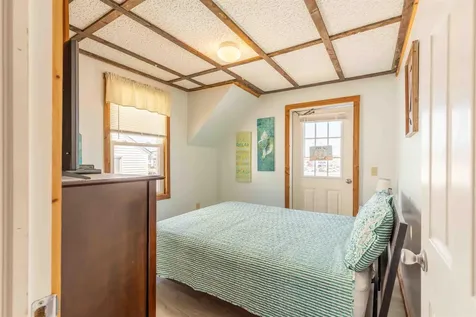 19 F Street Hampton NH 03842