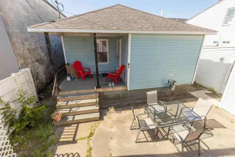 19 F Street Hampton NH 03842