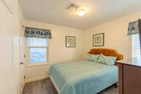 19 F Street Hampton NH 03842