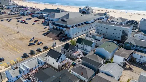 19 F Street Hampton NH 03842