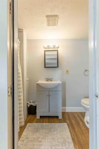 19 F Street Hampton NH 03842