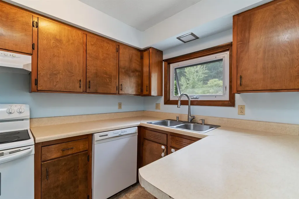 8 Evergreen Drive Milton VT 05468