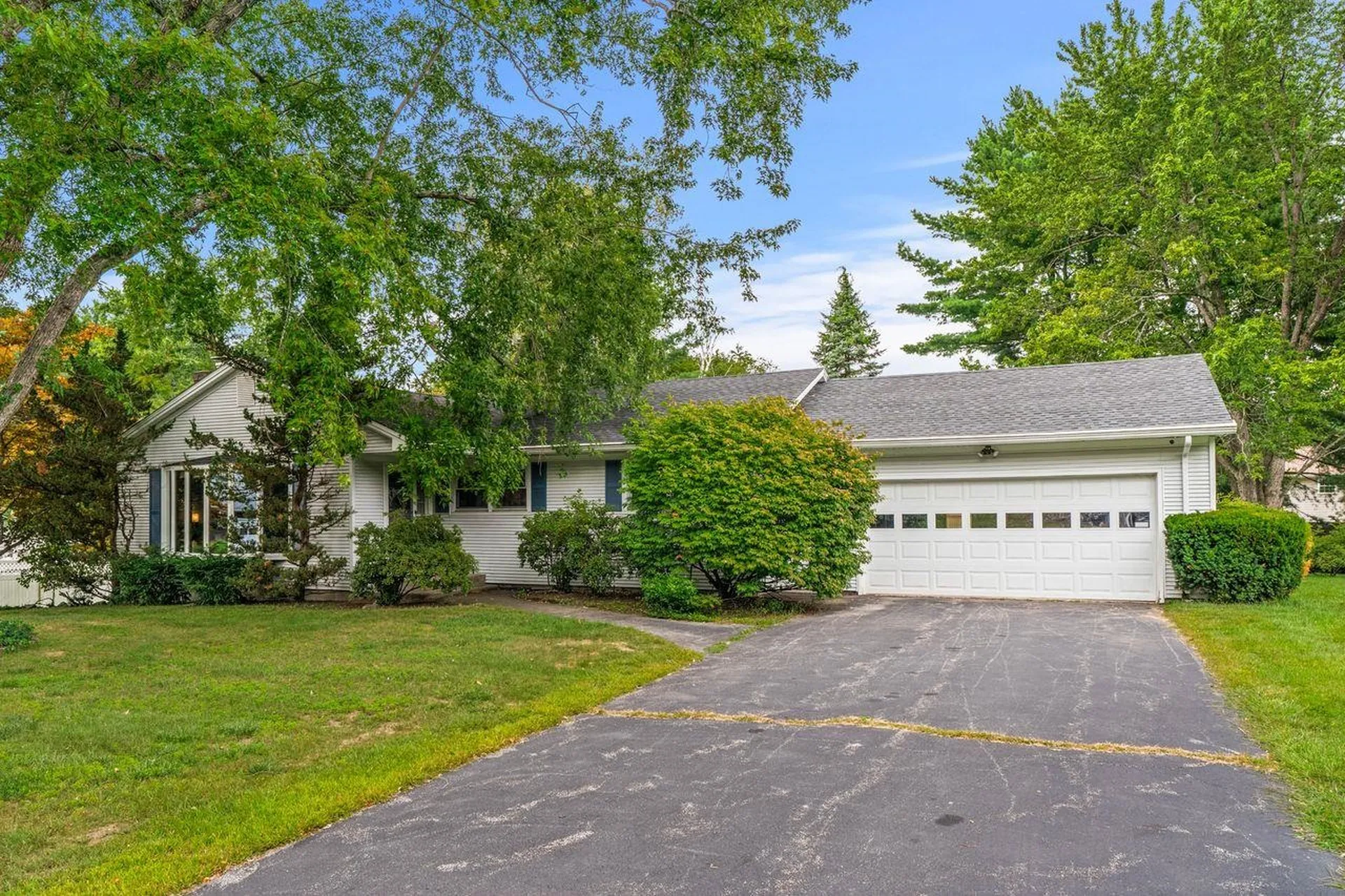 9 Tomolonis Drive Nashua NH 03062
