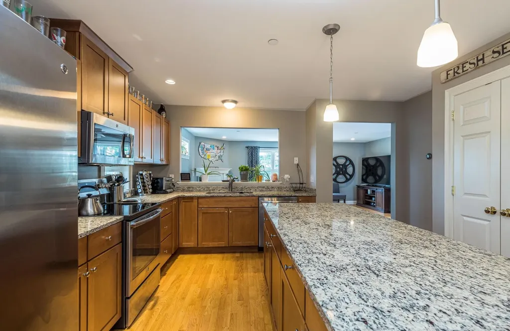 6 Rocky Ridge Circle Exeter NH 03833