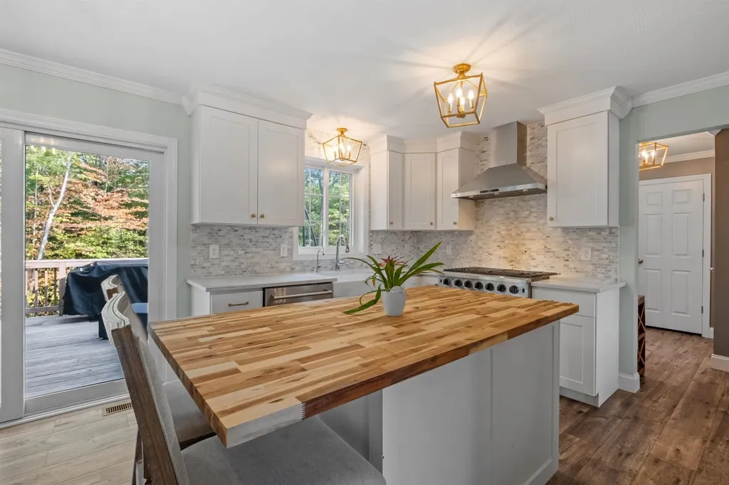 33 Hickorywood Circle Meredith NH 03253