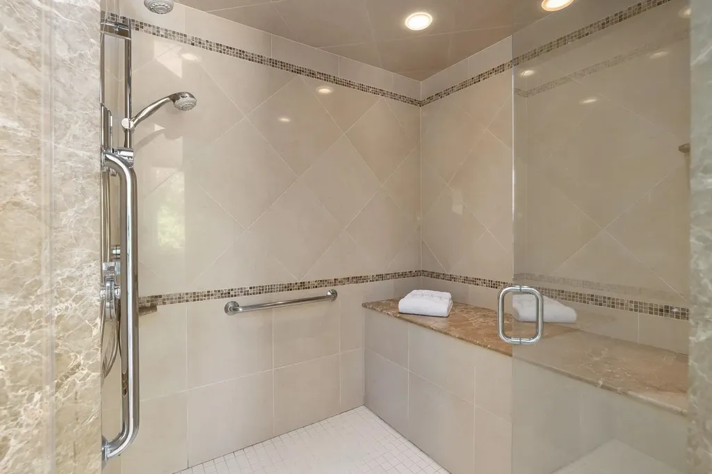 15 Atlantic Avenue North Hampton NH 03862