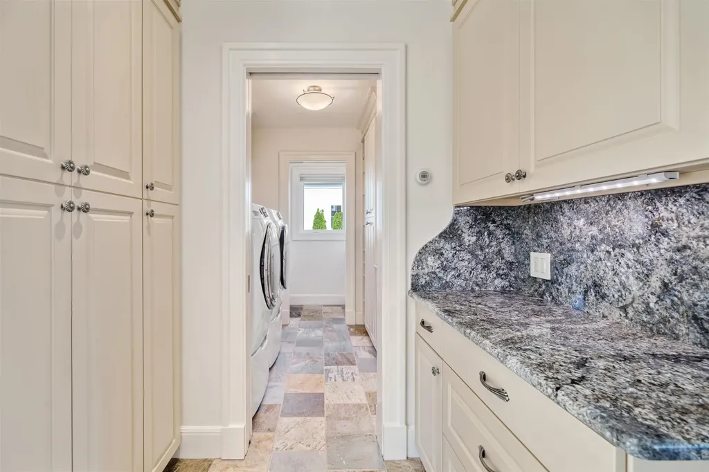 15 Atlantic Avenue North Hampton NH 03862