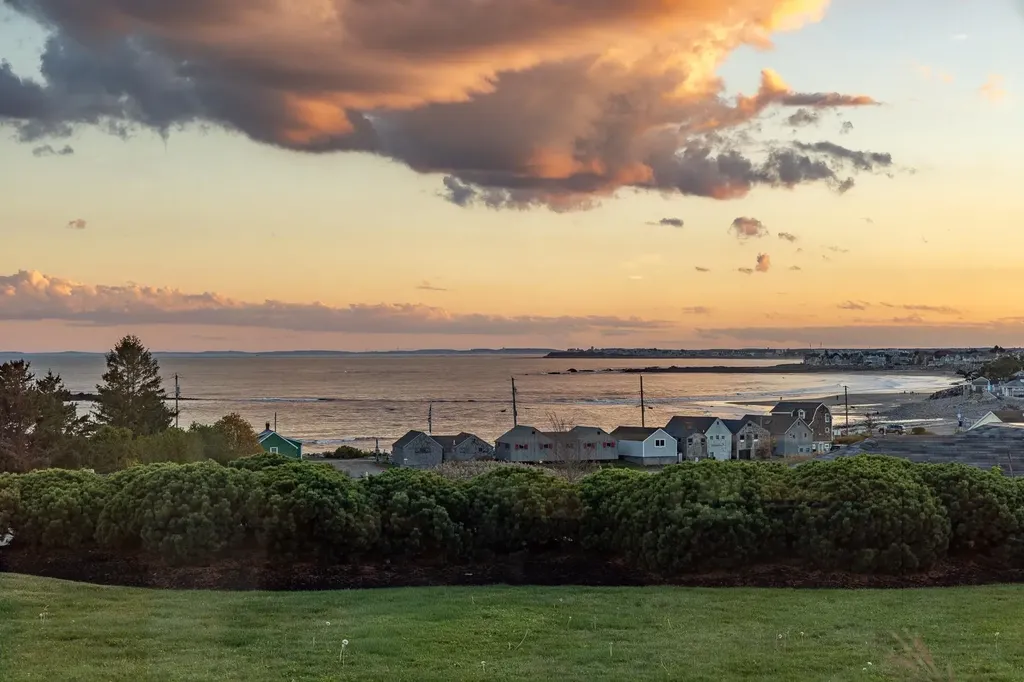 15 Atlantic Avenue North Hampton NH 03862