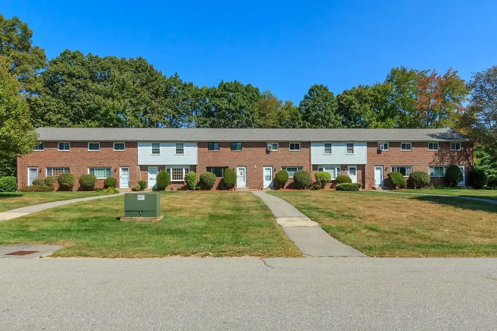 87 Oakridge Drive Londonderry NH 03053