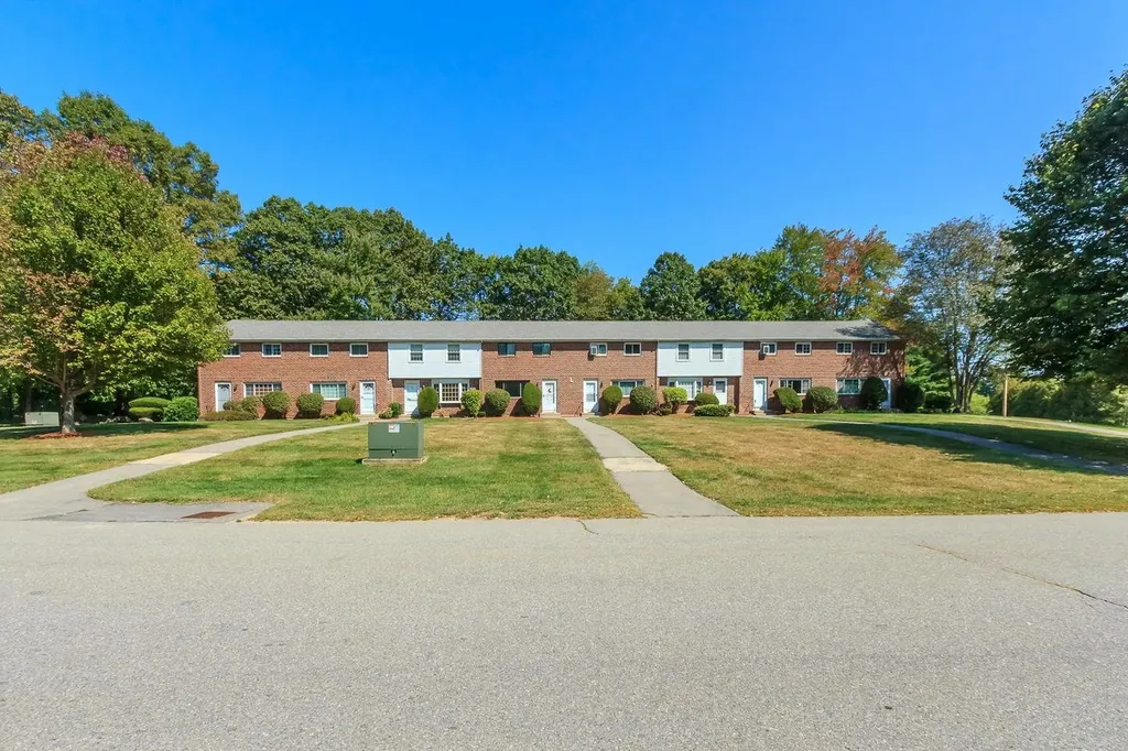 87 Oakridge Drive Londonderry NH 03053