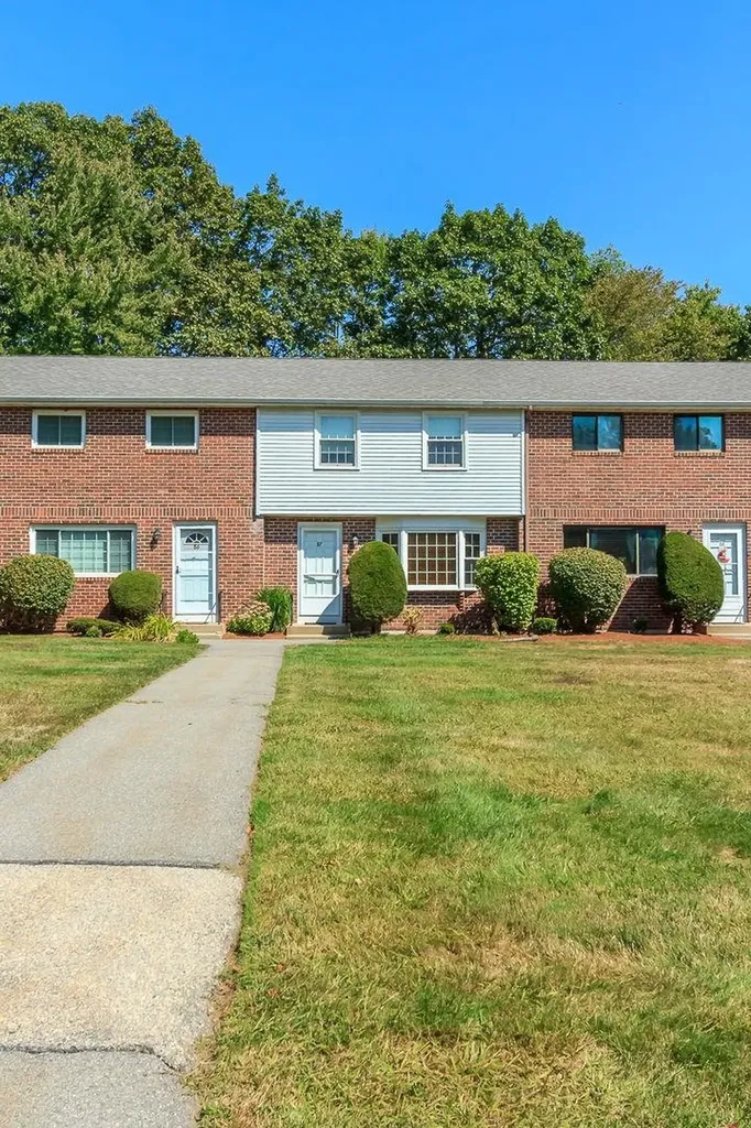 87 Oakridge Drive Londonderry NH 03053