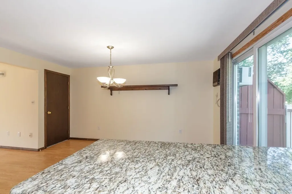 87 Oakridge Drive Londonderry NH 03053