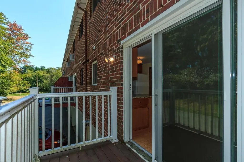 87 Oakridge Drive Londonderry NH 03053