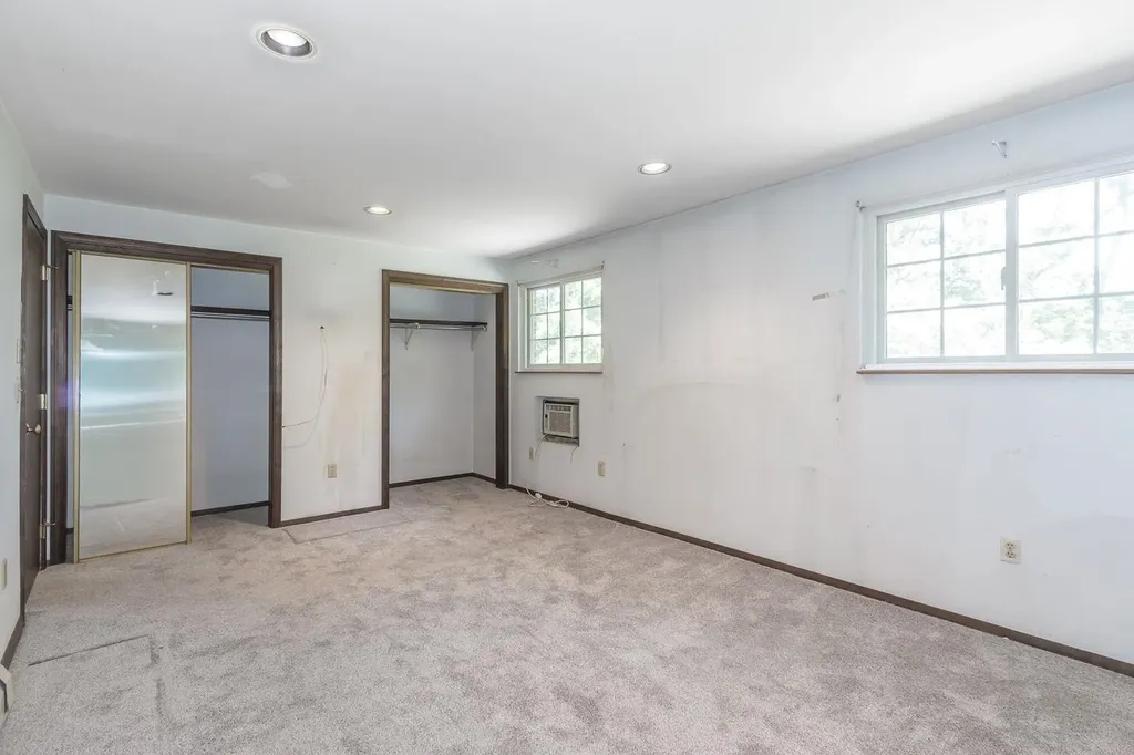 87 Oakridge Drive Londonderry NH 03053