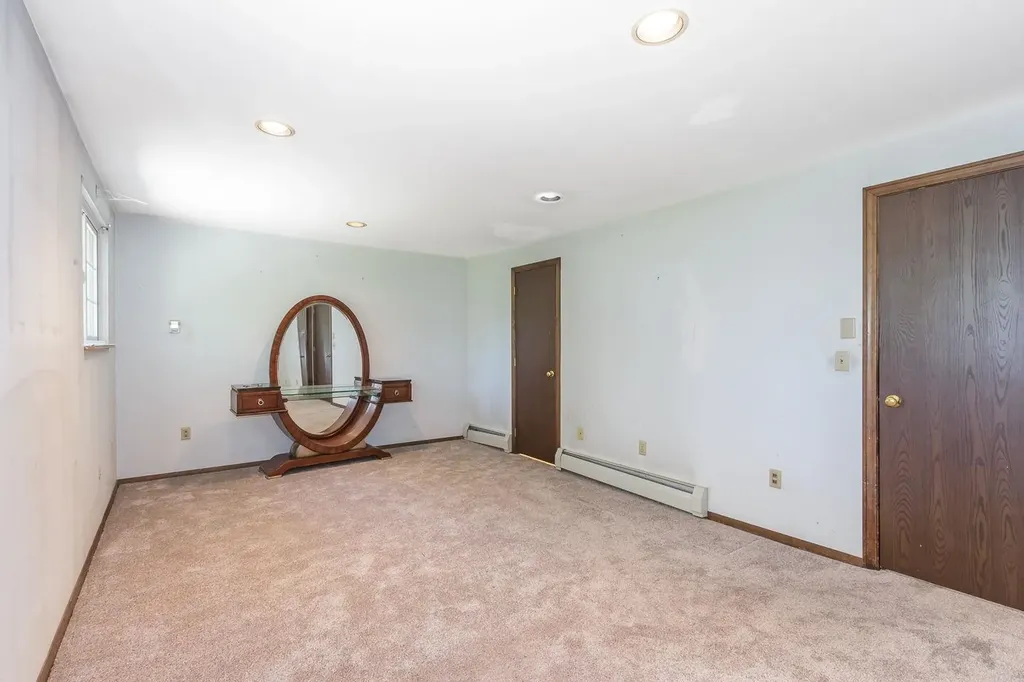 87 Oakridge Drive Londonderry NH 03053