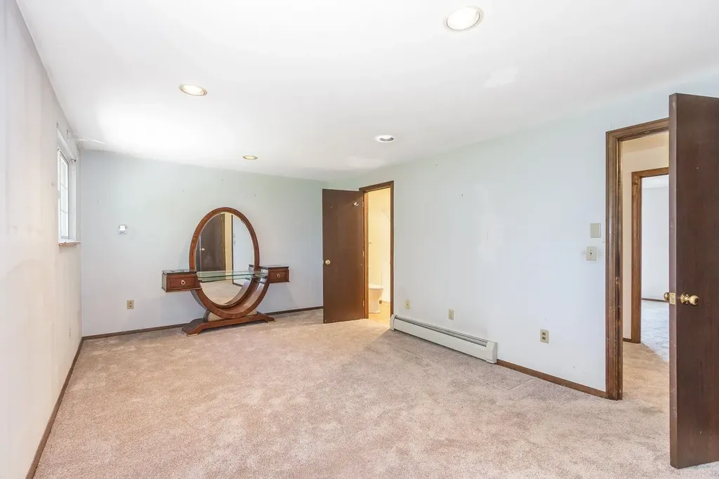 87 Oakridge Drive Londonderry NH 03053