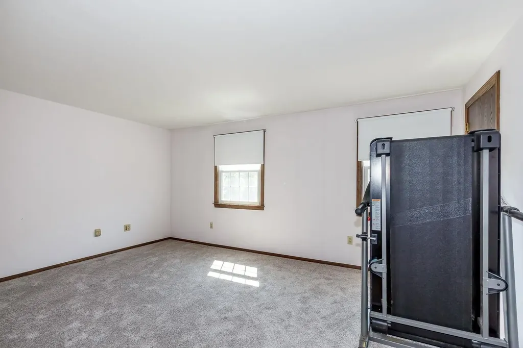 87 Oakridge Drive Londonderry NH 03053