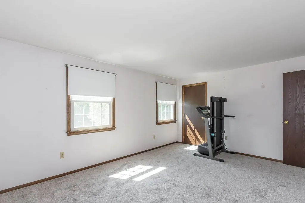 87 Oakridge Drive Londonderry NH 03053