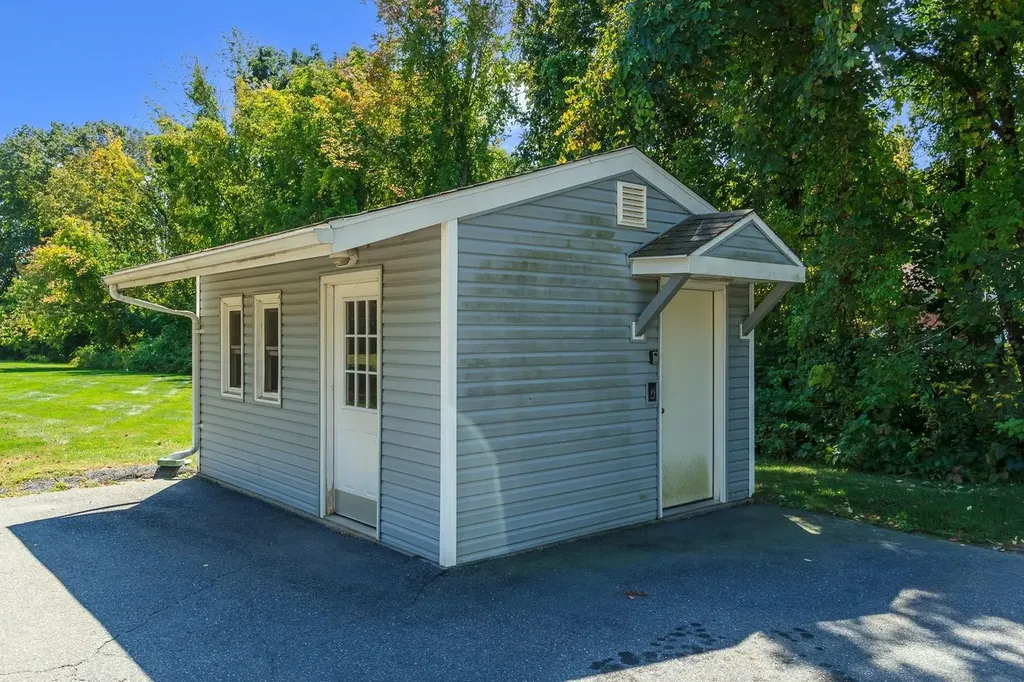 87 Oakridge Drive Londonderry NH 03053