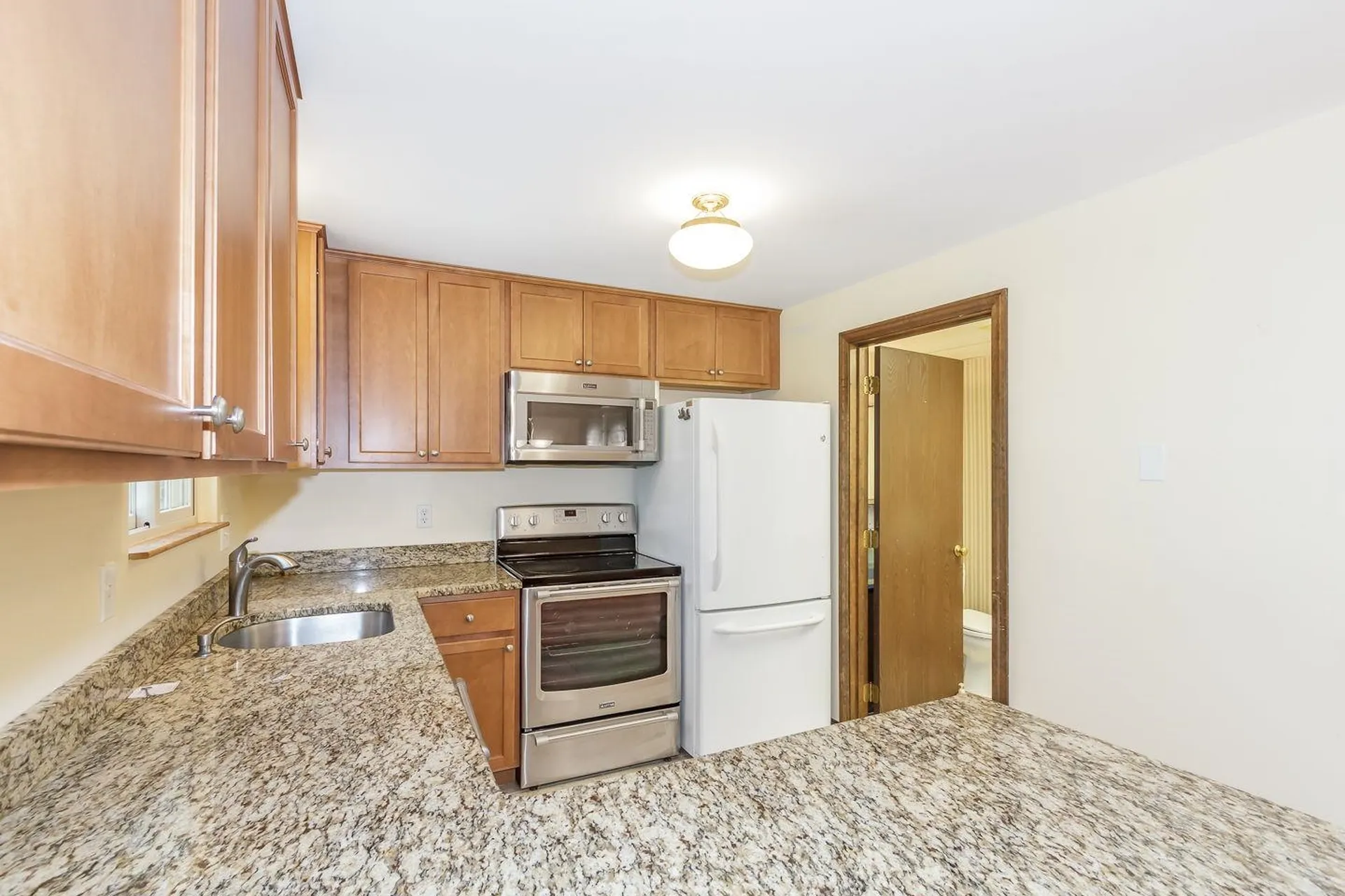 87 Oakridge Drive Londonderry NH 03053