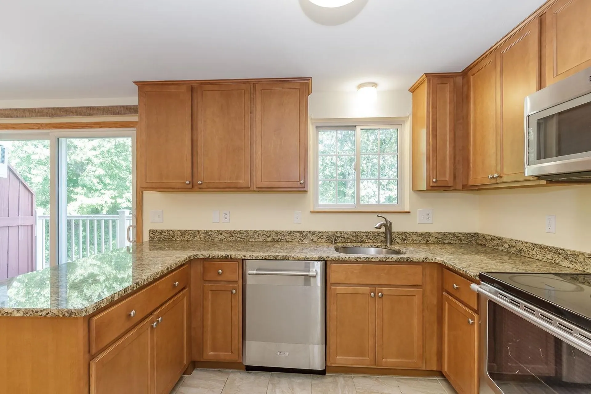 87 Oakridge Drive Londonderry NH 03053