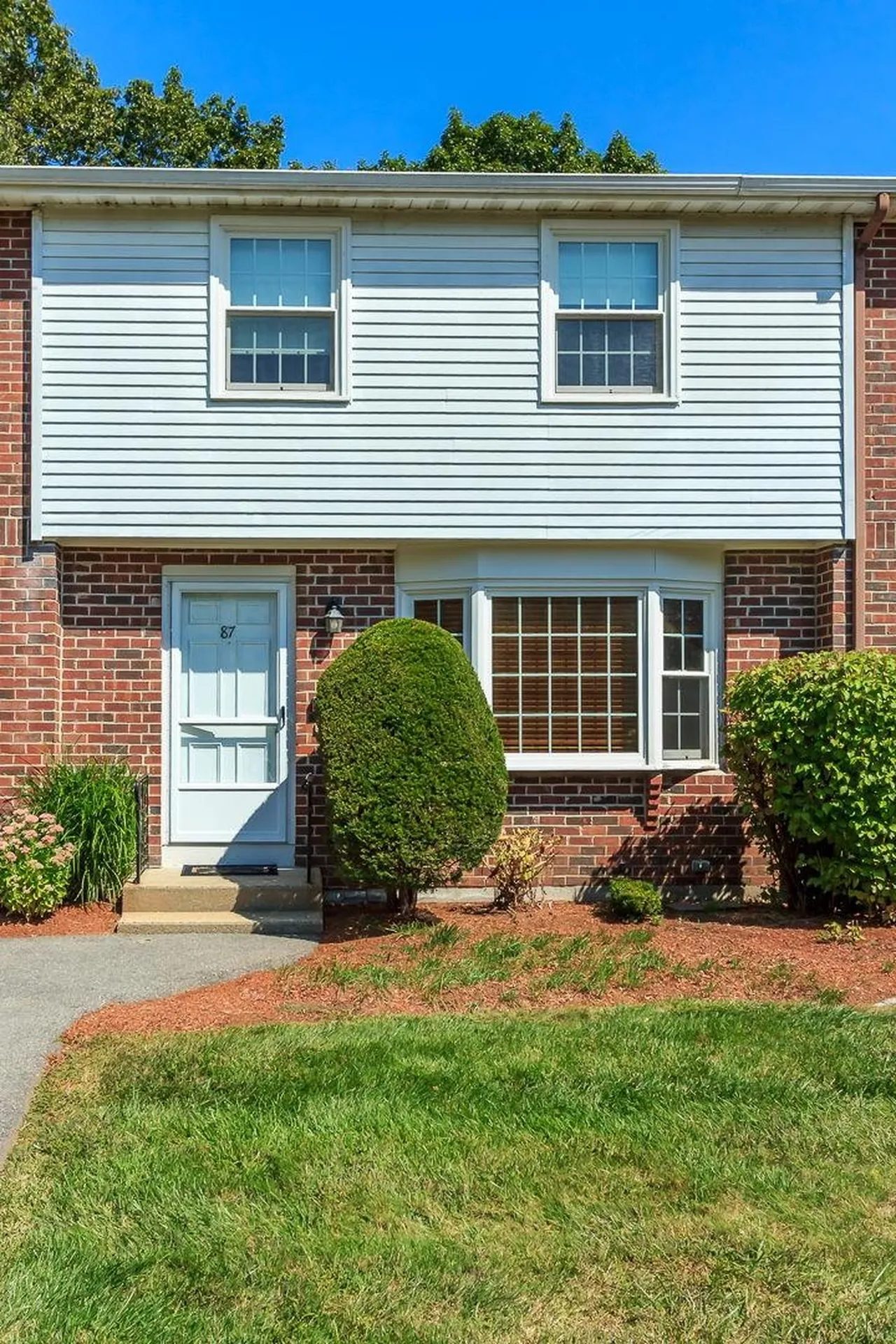 87 Oakridge Drive Londonderry NH 03053