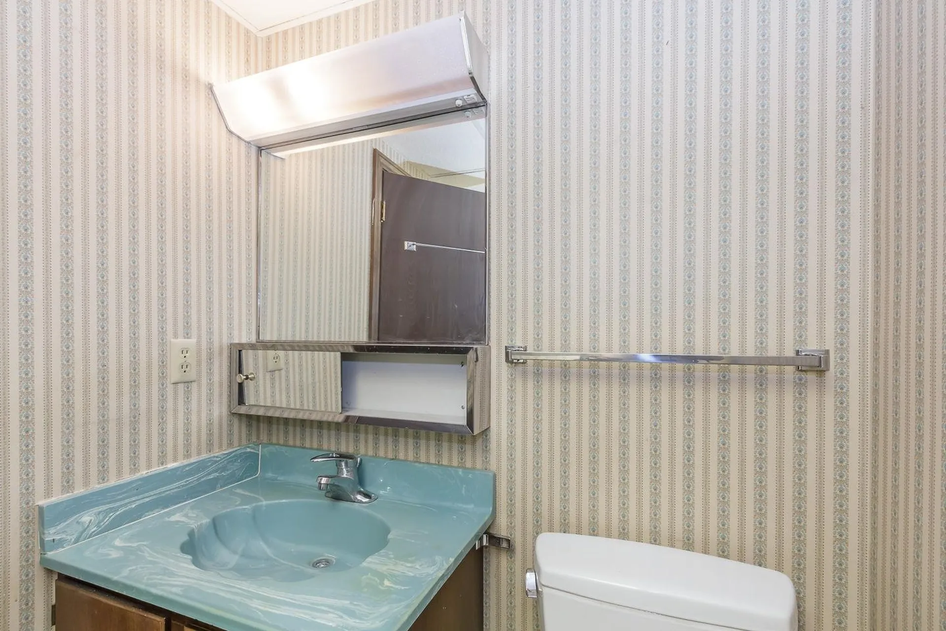 87 Oakridge Drive Londonderry NH 03053