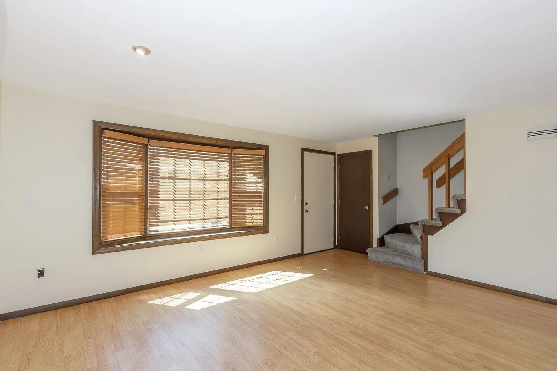 87 Oakridge Drive Londonderry NH 03053