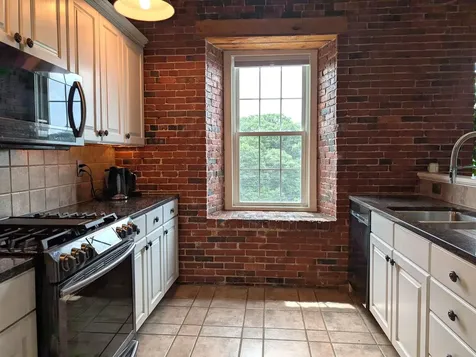 6 Bay Road Newmarket NH 03857