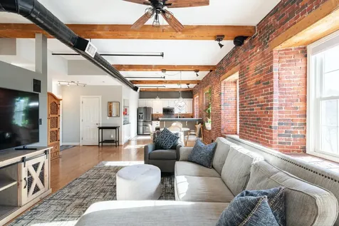 6 Bay Road Newmarket NH 03857