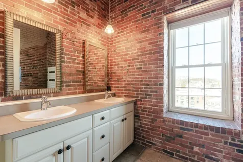 6 Bay Road Newmarket NH 03857