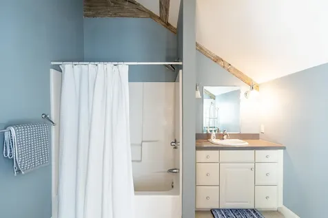 6 Bay Road Newmarket NH 03857