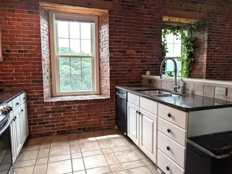 6 Bay Road Newmarket NH 03857