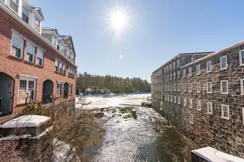 6 Bay Road Newmarket NH 03857