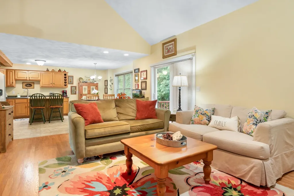 8 Ash Drive Kingston NH 03848