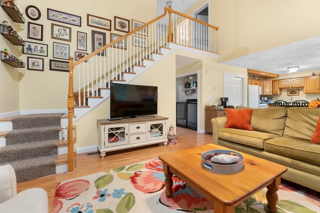 8 Ash Drive Kingston NH 03848