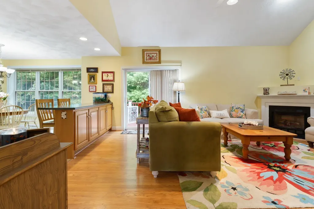 8 Ash Drive Kingston NH 03848