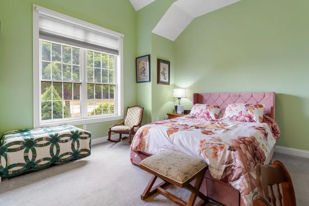 8 Ash Drive Kingston NH 03848