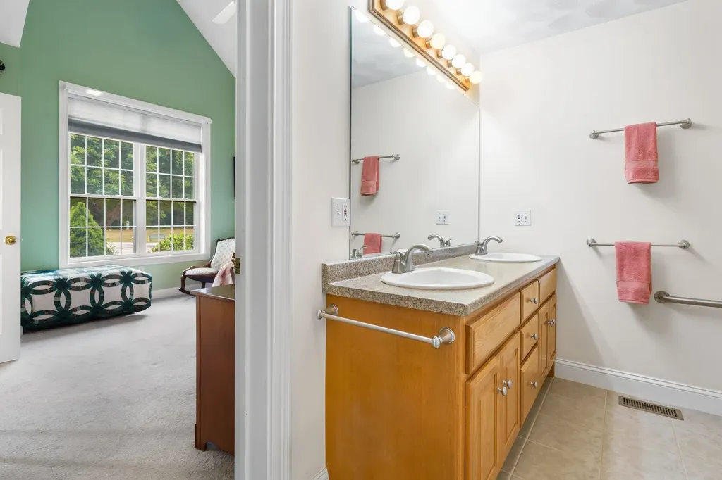 8 Ash Drive Kingston NH 03848