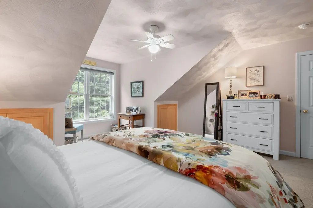 8 Ash Drive Kingston NH 03848