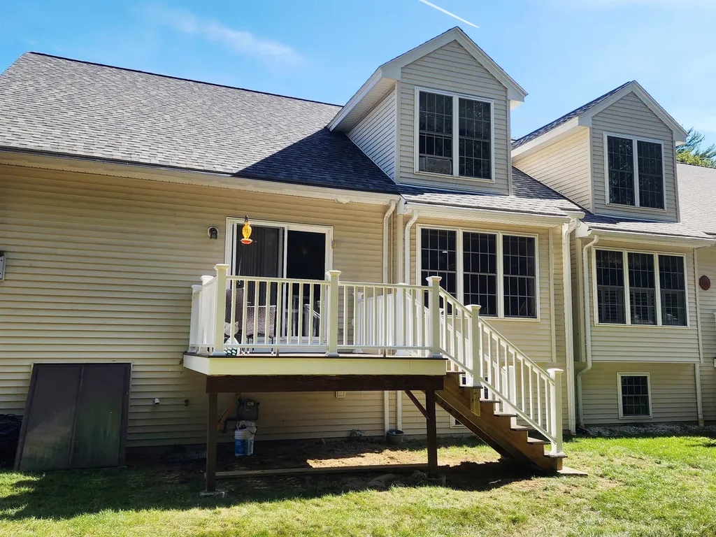 8 Ash Drive Kingston NH 03848