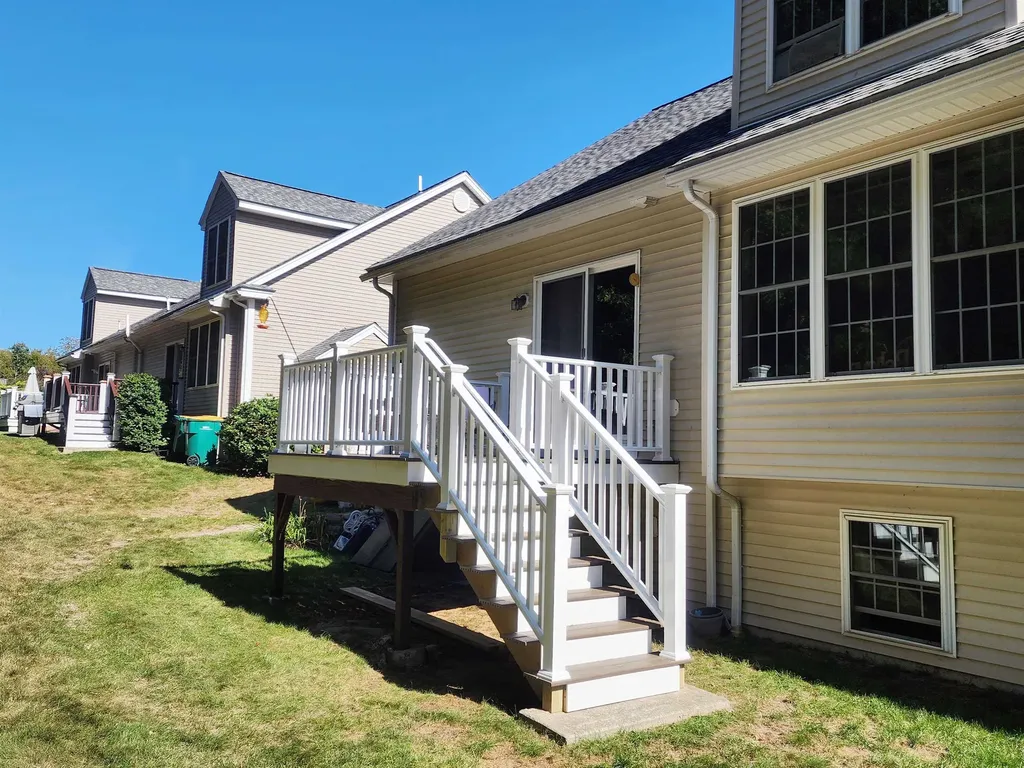 8 Ash Drive Kingston NH 03848