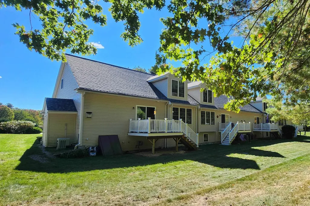 8 Ash Drive Kingston NH 03848