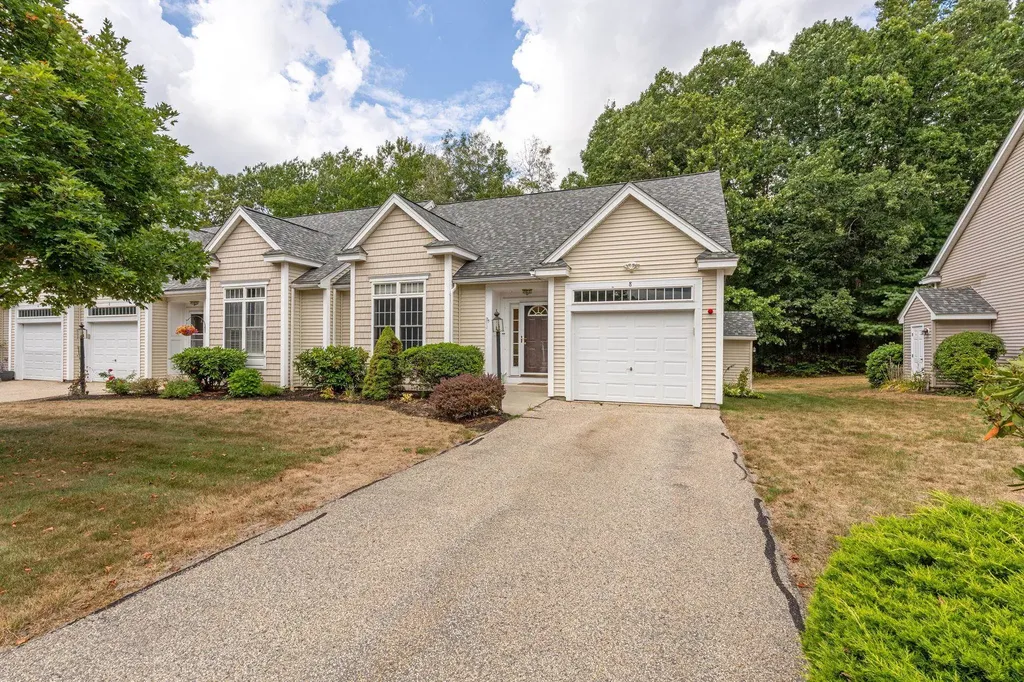 8 Ash Drive Kingston NH 03848