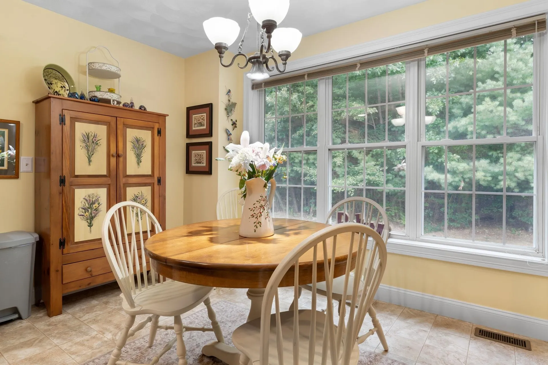 8 Ash Drive Kingston NH 03848