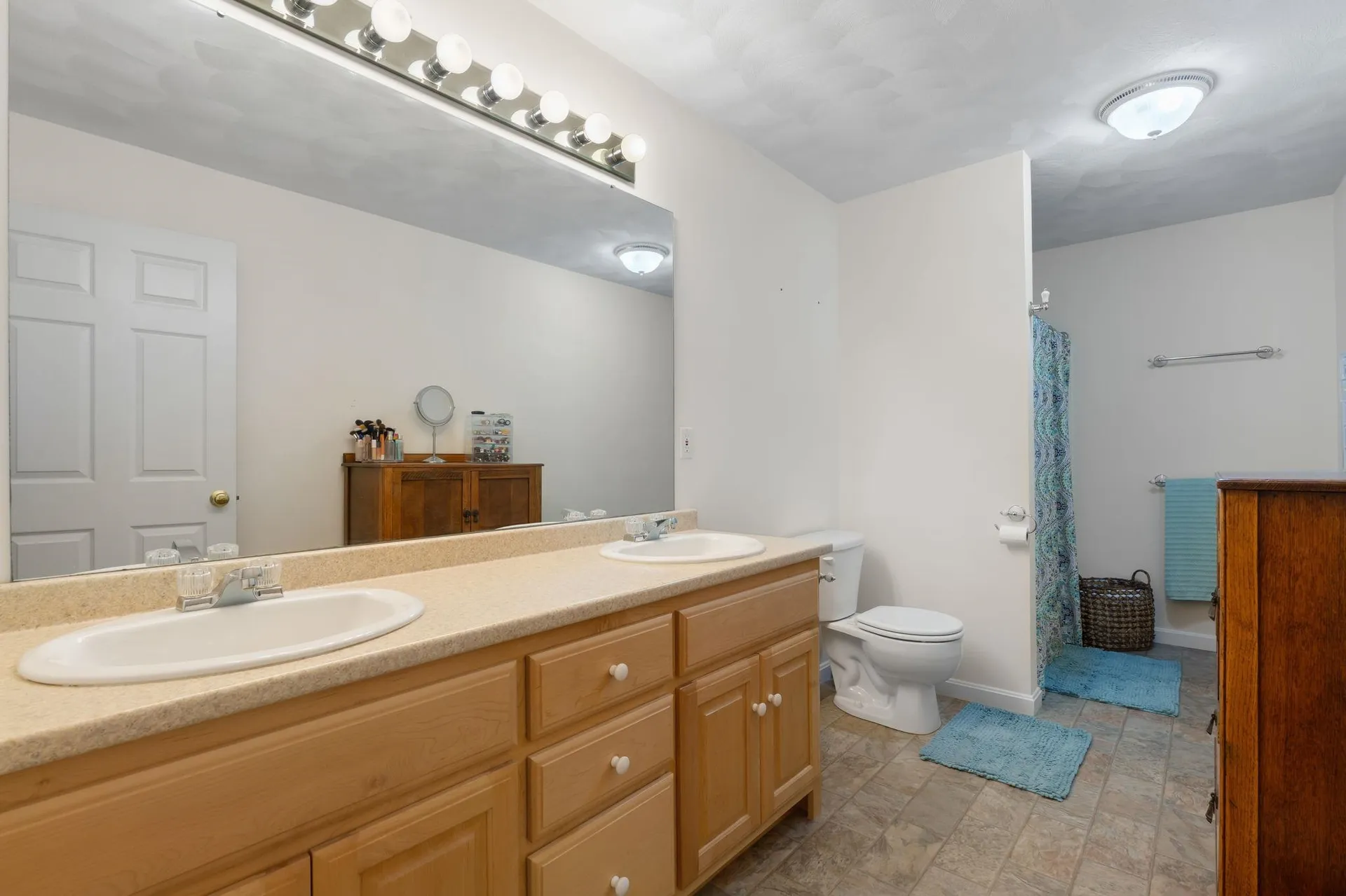 8 Ash Drive Kingston NH 03848