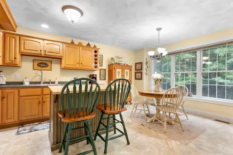 8 Ash Drive Kingston NH 03848