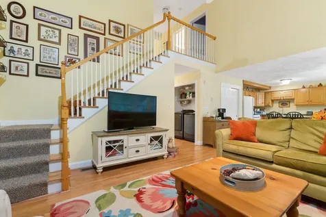 8 Ash Drive Kingston NH 03848